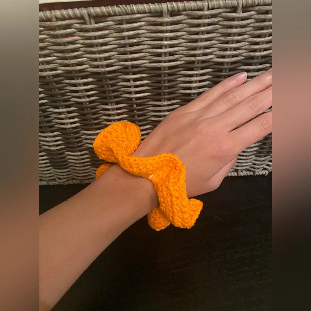 Scrunchie - Picture 6 of 7